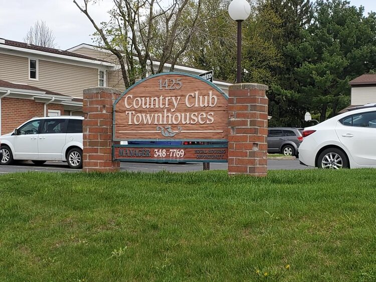 Country Club Townhouses sign.jpg